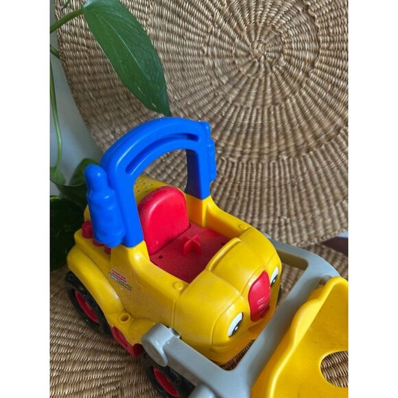 Fisher-Price little people Lifty the Loader - Picture 2 of 10